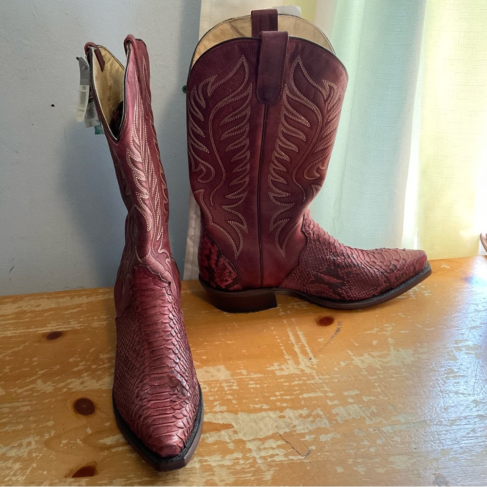 Roper brand burgundy leather an python cowboy boots, brand new size 10.